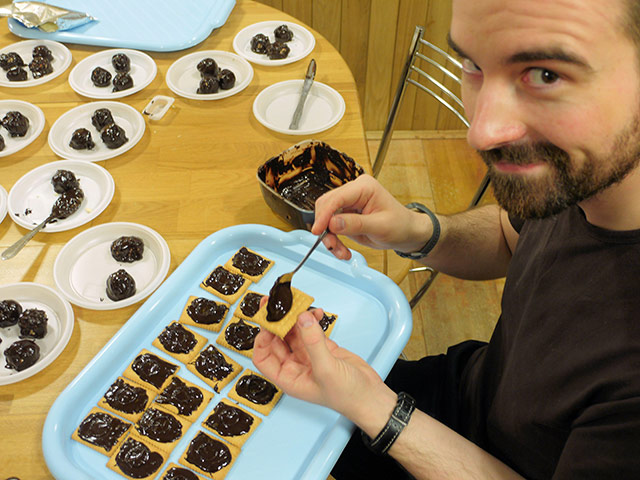Mars500: Romain Charles prepares chocolate biscuits in the Mars500 modules