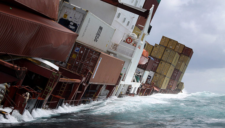 24 hours in pictures: Tauranga, New Zealand: The starboard side of Rena's deck
