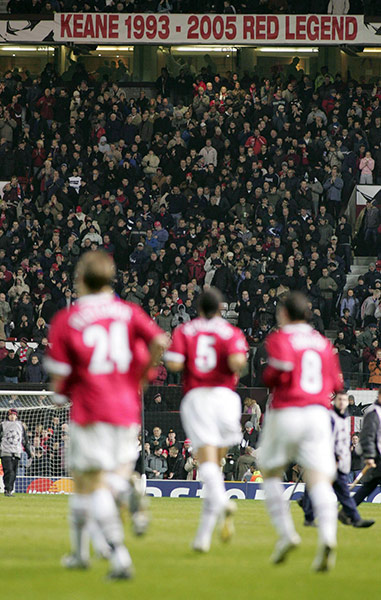 Fergie's 25 years: Manchester United banner in honour of Roy Keane