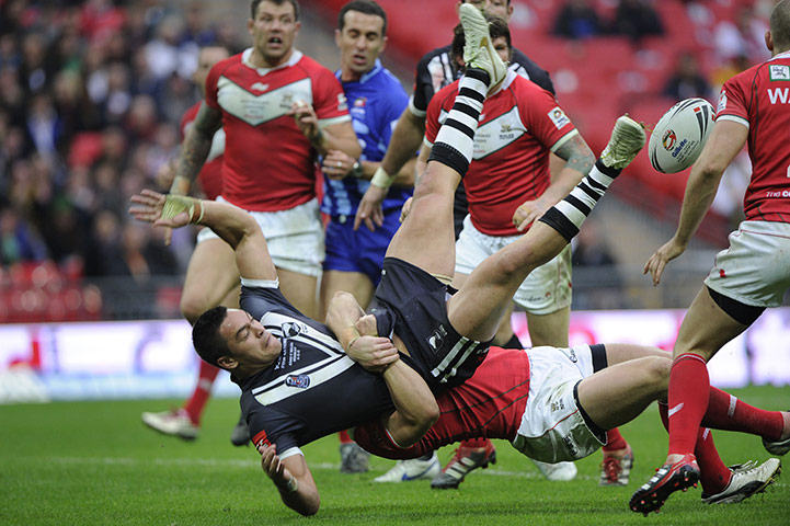 Gillette Four Nations: Kiwi Alex Glenn is upended by Wales' Christian Roets