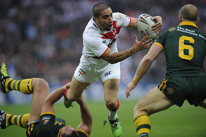 Gillette Four Nations: Rangi Chase juggles past a tackle