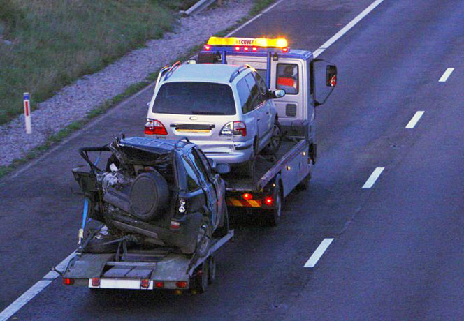 M5 crash day 2: Damaged cars are taken away