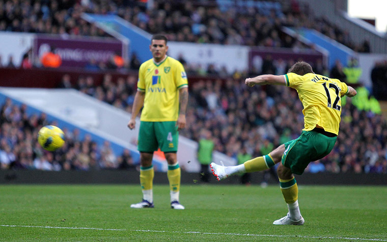 football: Soccer - Barclays Premier League - Aston Villa v Norwich City - Villa Park