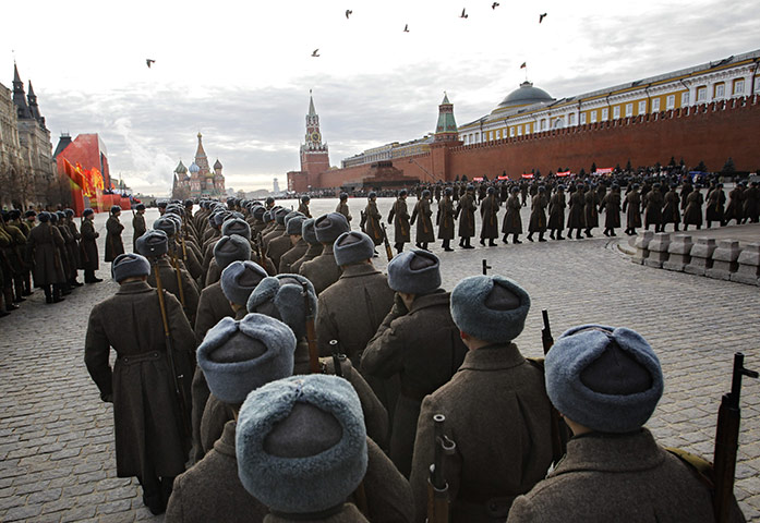 24 hours: Moscow, Russia: Russian soldiers in Red Army uniforms parade in Red Square 