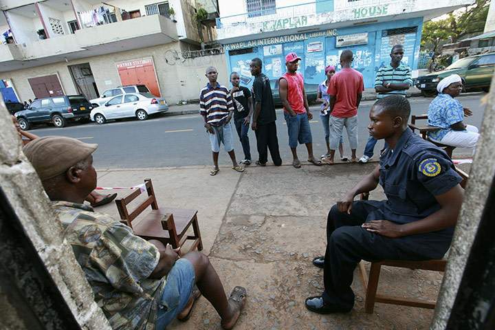 Liberia violence: People wait to cast their vote for Liberia's presidential election run-off 