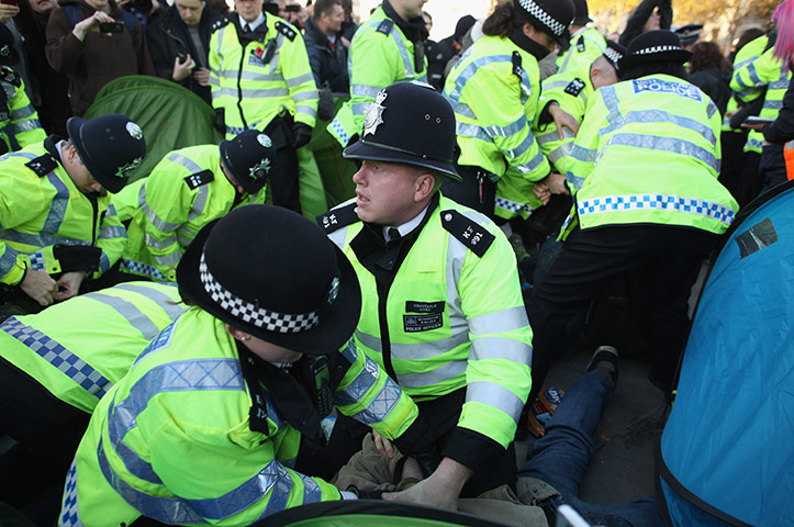 Student protests update: Police clear protesters who set up tents in Trafalgar Square