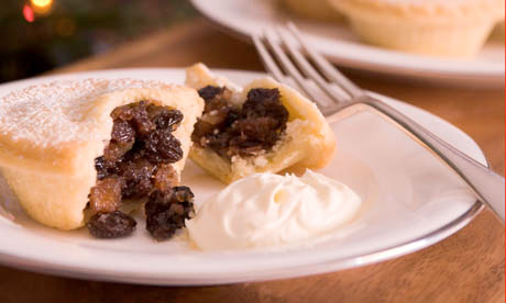 Mince pie with brandy cream