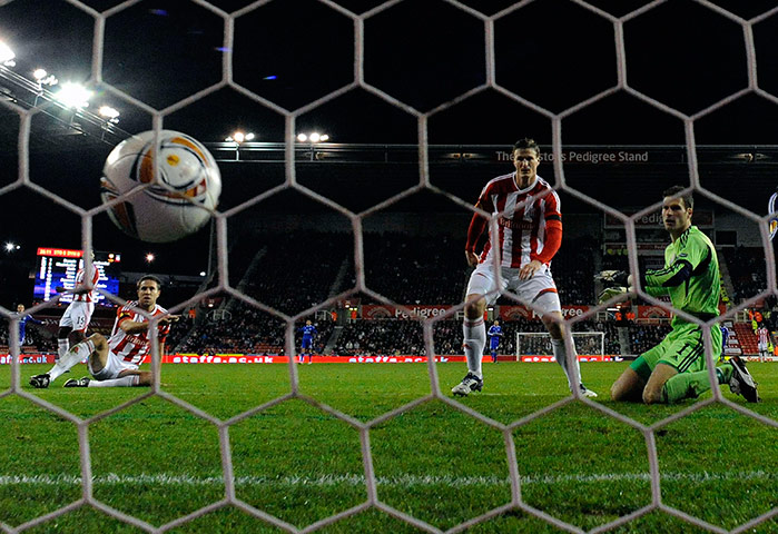 Europa League2: Stoke City's Upson watches