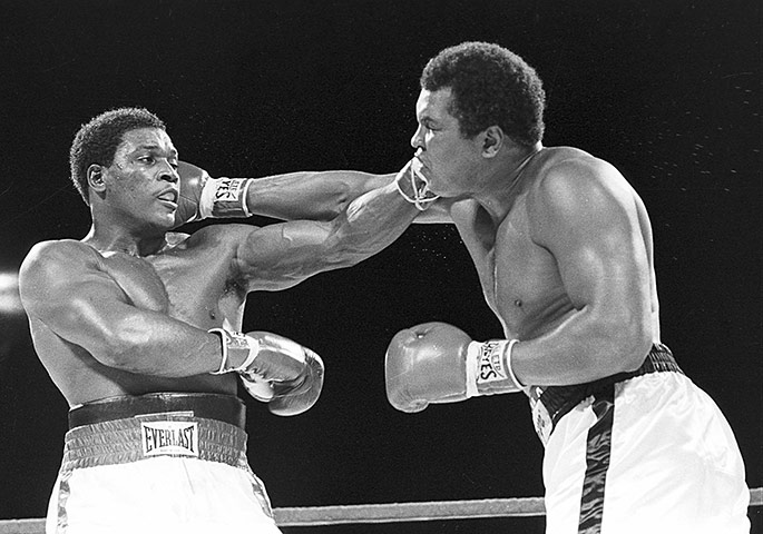 Drama in Bahama: Muhammad Ali and Trevor Berbick slug it out