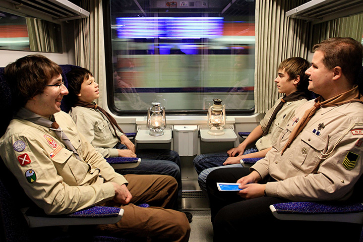 24 hours: Vienna, Austria: Scouts from Brno sit beside Bethlehem Lights