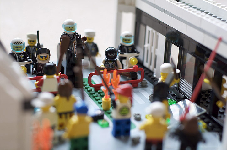 Graeme_Smith/Flickr - Unrest in Lego Town