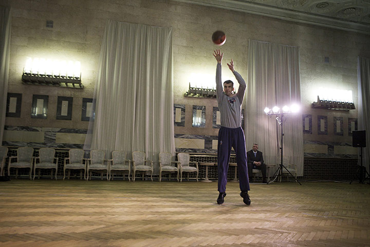 Mikhail Prokhorov: Prokhorov playing basketball after work in his office