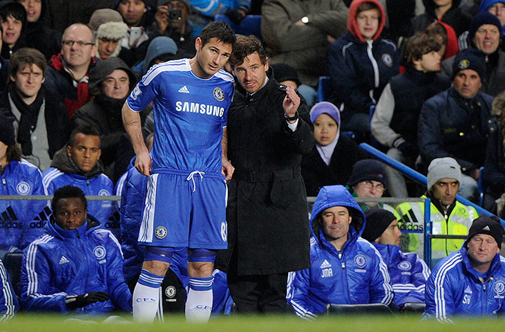 Chelsea v Man City: Andre Villas Boas talks to Lampard as he brings hin on in the 2nd half