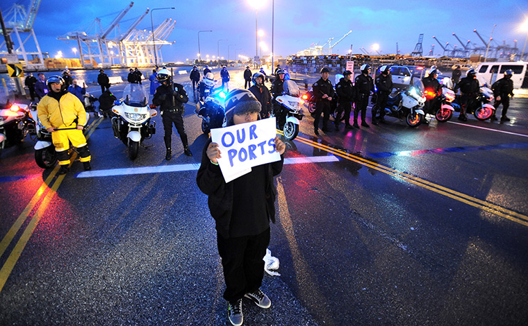 24 hours: Long Beach, California, USA: Occupy LA and Long Beach members protest