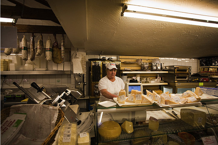 Guardian Camera Club: Peter Meade participates in the photographing your area assignment