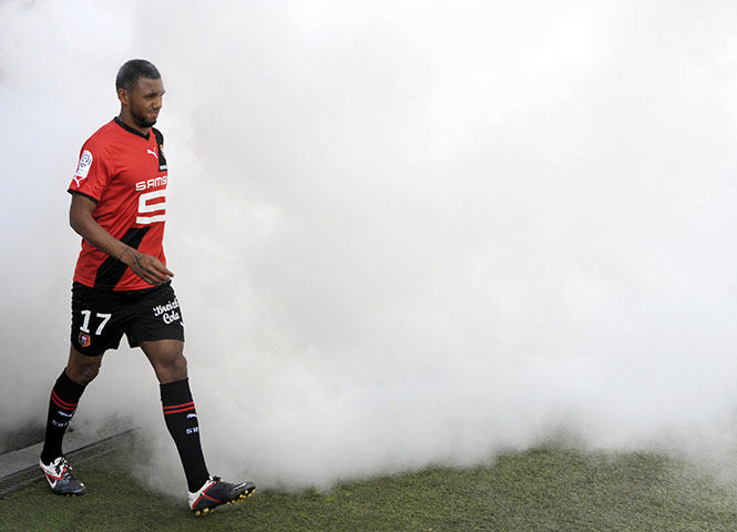 Man Utd targets: Rennes' midfielder Yann M'Vila arrives through smoke on the pitch