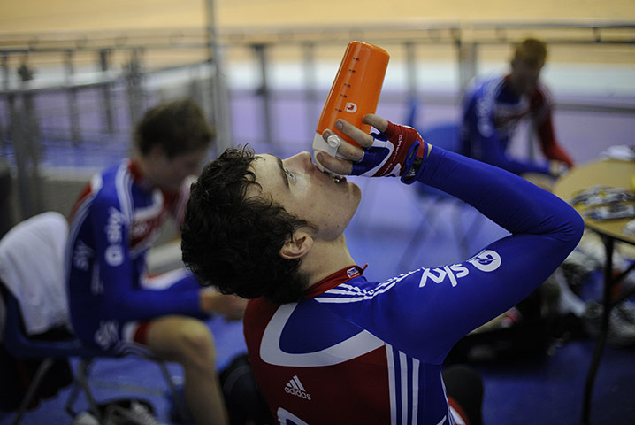 Team Pursuit Boot Camp: Steven Burke glugs a drink in a break in the morning session