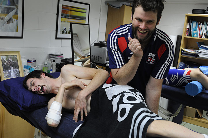 Team Pursuit Boot Camp: Andy Tennant screams out in agony as he undegoes some physio