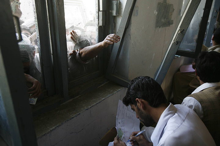 Declan Walsh: Mardan, Pakistan: Refugees seek registration amid chaotic scenes 