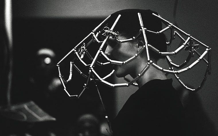 Voguing gallery: Voguing metal spider web hat
