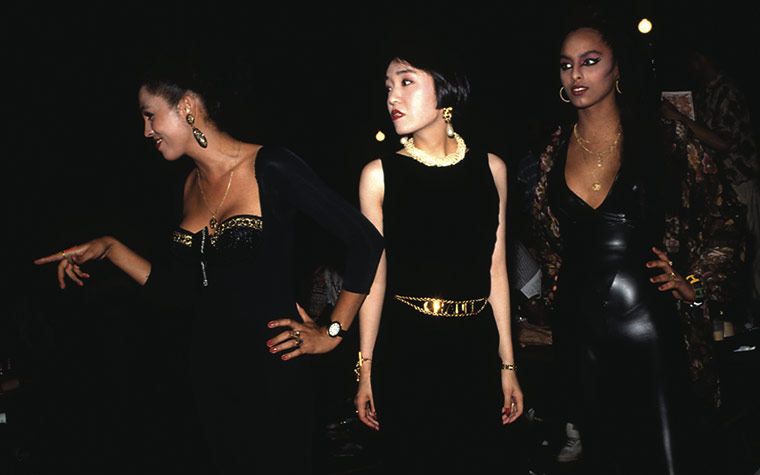 Voguing gallery: Voguing participants in black and gold