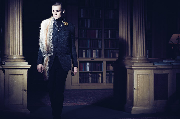 Douglas Booth fashion: Faux-fox stole