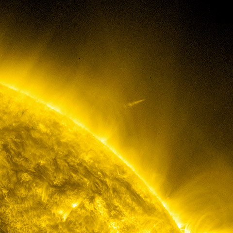 24 hours: Comet Lovejoy leaving the sun's corona