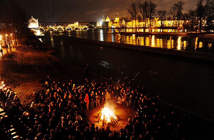 24 hours: Prague, Czech Republic: People commemorate the death of Vaclav Havel