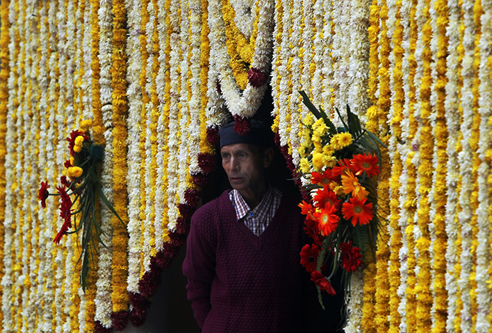 24 hours: New Delhi, India: A Zoroastrian at the 50th anniversary of the temple