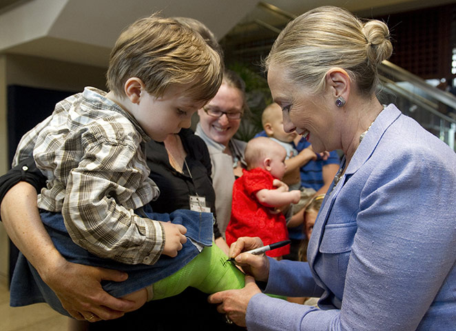 Hillary Clinton Burma: Hillary Clinton meets families at the US Embassy in Rangoon