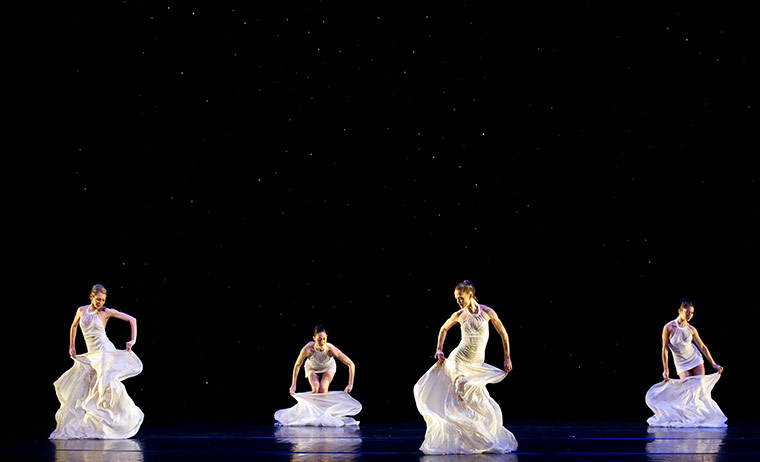 24 hours in pictures: Madrid, Spain: Dancers of the US dance company Momix during a rehearsal