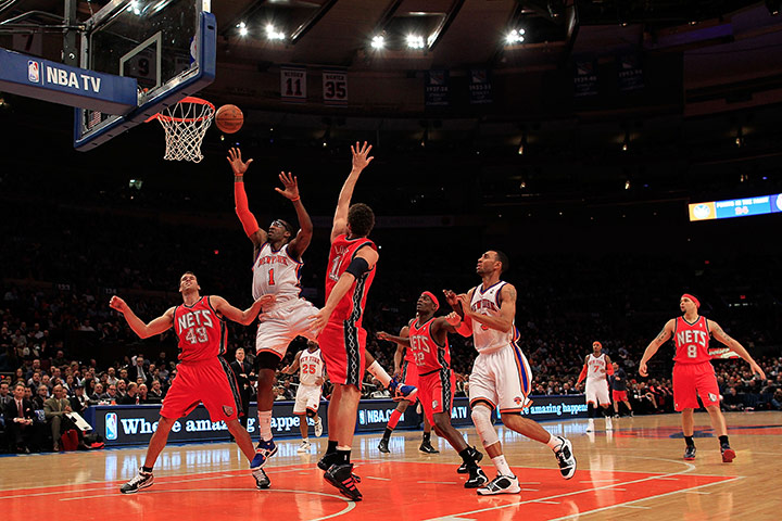 NBA Preview: Amar'e Stoudemire of the New York Knicks shoots against the New Jersey Nets