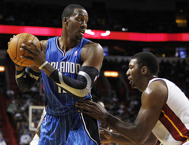 NBA Preview: Orlando Magic's Dwight Howard looks to pass