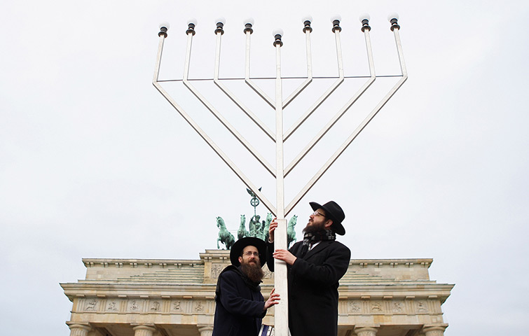 Hanukkah: Orthodox Jews Inaugurate Giant Menorah for Hanukkah