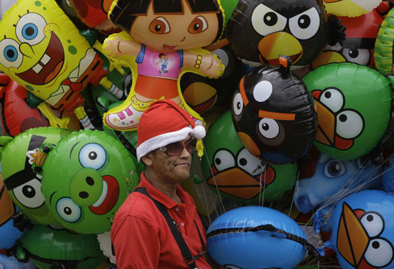 24 hours in pictures: Manila, Philippines: A man sells balloons at Rizal Park