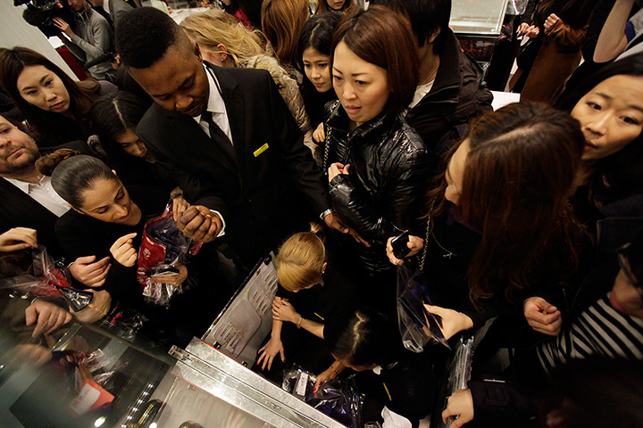 boxing day sales: Crowds of shoppers gather in Selfridges 