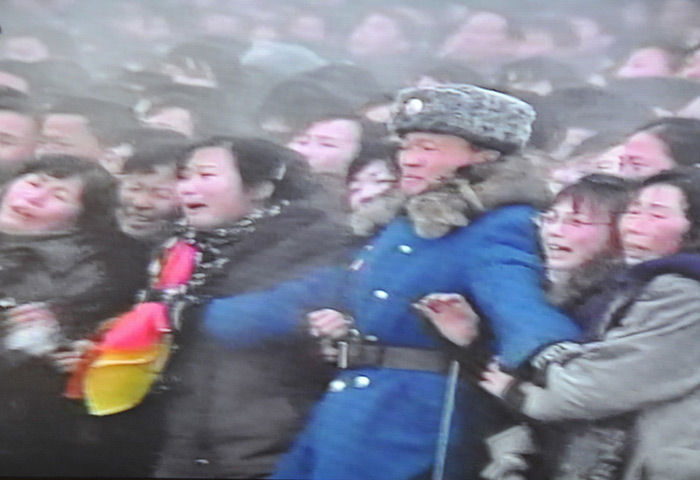 Kim Jong-il funeral: Crowds watch the funeral procession