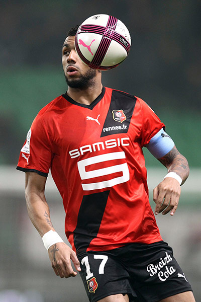 football: Rennes's midfielder Yann M'Vila runs dur