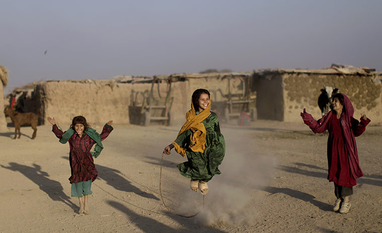 24 hours in pictures: Afghan refugees