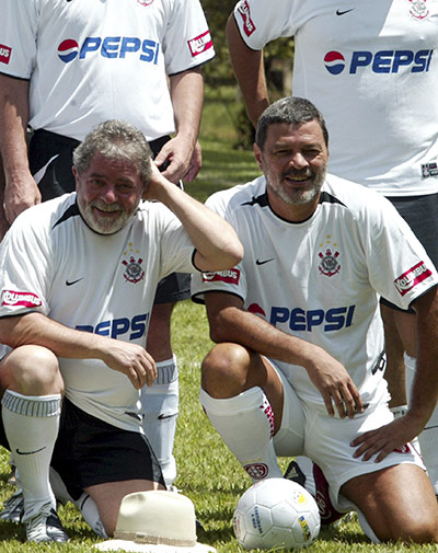 Socrates  : Socrates poses with Brazilian president Lula