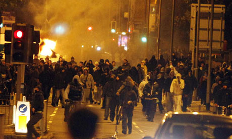 http://static.guim.co.uk/sys-images/Guardian/Pix/pictures/2011/12/4/1323012542109/Rioting-in-Toxteth-Liverp-007.jpg