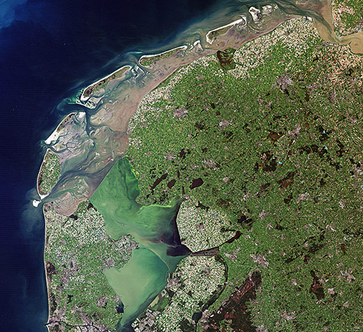 Satellite Eye on Earth:  he intertidal Wadden Sea and two artificial lakes in the Netherlands