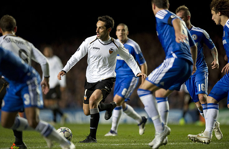 wednesday Champ League: Valencia's Jonas tries to find a way through the Chelsea defence