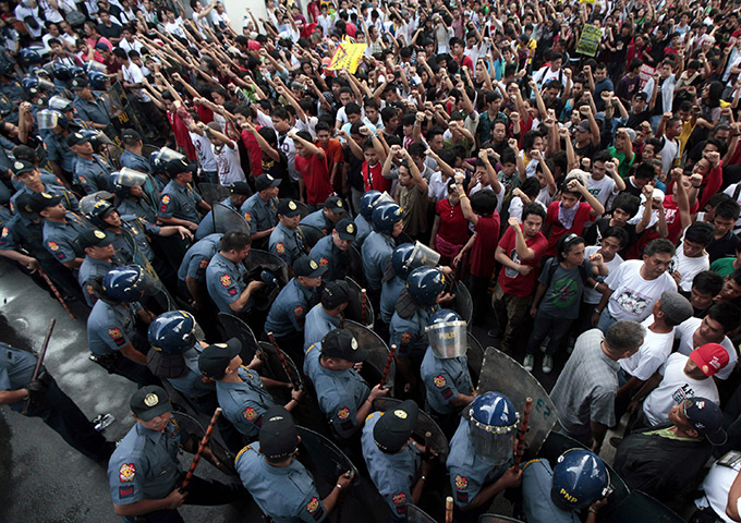 Filipino-anti-riot-police-001.jpg