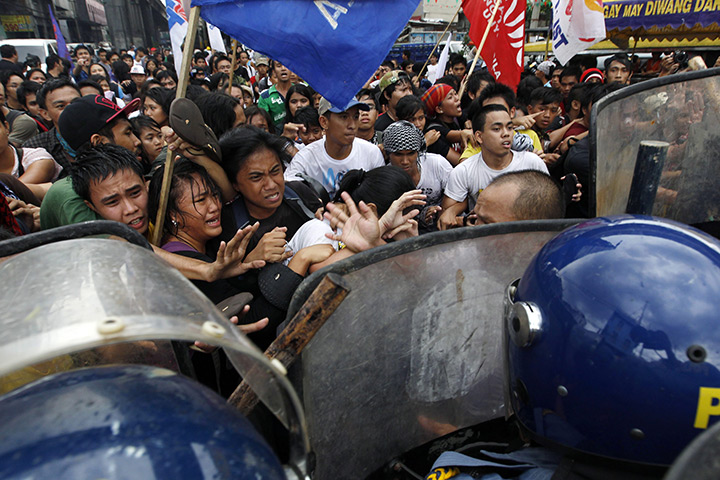 Occupy Mendiola: Filipino militant students clash with anti-riot police officers, Manila