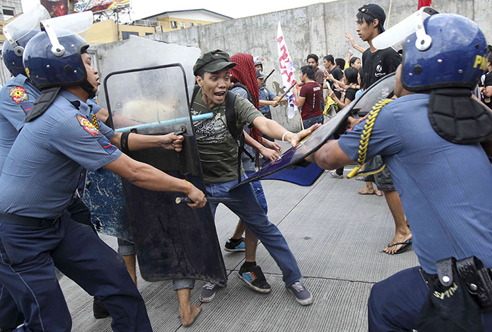 Occupy Mendiola: Police disperse protesters towards the Presidential Palace