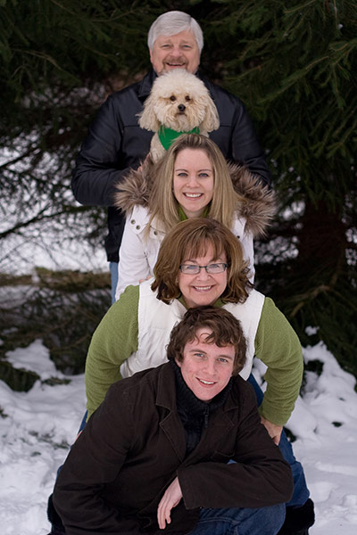 Awkward pet photos: Snowy family and dog