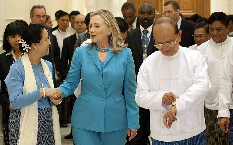 Hillary Clinton's Tour: Hillary Clinton's handshake diplomacy 