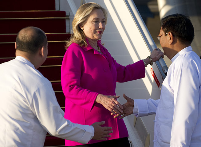 Hillary Clinton's Tour: Hillary Clinton's handshake diplomacy 