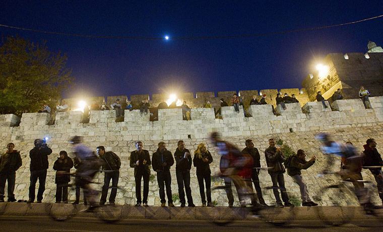 The week in sport: Saxo Bank cyclists race around Jerusalem Old City